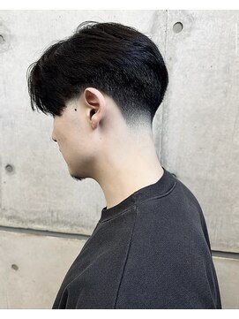 オーシャントーキョー ホワイト 原宿(OCEAN TOKYO WHITE) テーパーフェードセンターパート