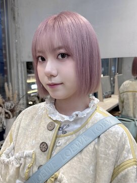 サンク 原宿 表参道(cinq) ハイトーンカラーミディアムレイヤーカットヘーゼルベージュボブ