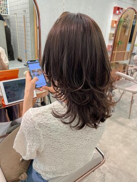 ナル(nalu.) ウルフカット/レイヤー/グレージュ