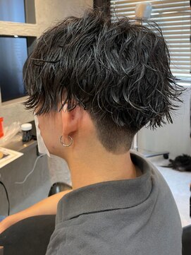 ティダスマイル(tida smile) スキンフェード×ツイストスパイラルパーマ