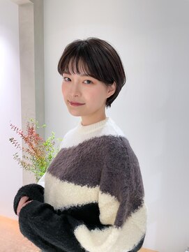 エデュコスゥリール(educo per sourile) 耳掛け丸みショートカット×グレージュ