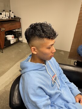 アンドチル(And Chill) スペインカール&フェードカット