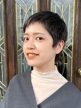 ２丁目３番地美容室の写真/人気なのはヘアカラーだけじゃない！第一印象が決まる顔まわりは繊細なカット技術で理想のスタイルに◎