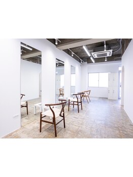 白を基調とした洗練された空間*[千葉/ボブパーマ/トリートメント/髪質改善/ブリーチ/ダブルカラー/学割U24]