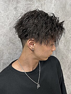 ダズルヘアーエイチ(DAZZLE hair H) ツイストスパイラルパーマブラウンカラーツーブロック刈り上げ