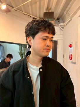 ビーバイエイトジェンツ(Bee by EIGHT GENTS) 刈り上げセンターパート/波巻きツイストスパイラル/心斎橋