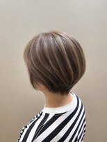 ロッカ(ROCCA) 自然に馴染む大人の白髪ぼかしショート