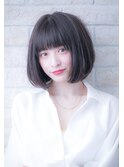 大人かわいいグレージュひし形シルエットエアリーボブ