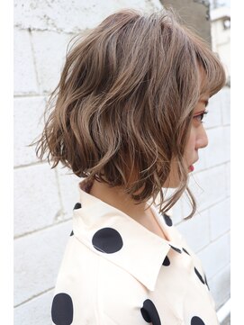 アンティガ(ANTIGA) Milkyカラーウェーブボブ