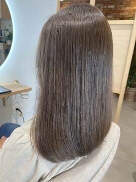 チェルシーヘアーデザイン(Chelsea hair design) セミロング｜ミルクティーベージュ｜アッシュベージュ