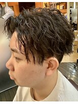 銀座マツナガ 浅草店&nbsp;ツイストスパイラルセンターパートツーブロック刈り上げアッシュ