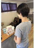 えり足スッキリ！かっこいい女性ハンサム丸みショート