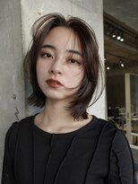 カート バイ デコ(Kurt by DECO)&nbsp;大人レイヤーボブ/オリーブグレージュ