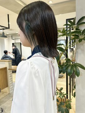 エミス バイ メルト 吉祥寺(emis by melt) 【吉田江梨】インナーグリーン切りっぱなしくびれミディこなれ感