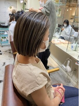 メロ 恵比寿(melo) 大人ミディアムレイヤー　白髪ぼかし　脱白髪染め 30代40代50代