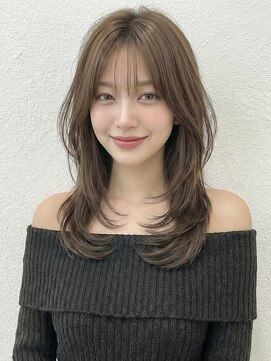 リズ(Rizz) 【フェミニンレイヤーミディ】