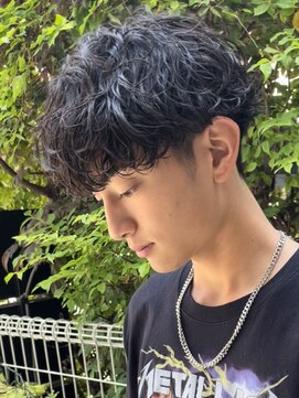 マグカーネバイフィフス オカヤ(Mag KANE by fifth okaya) 岡谷波巻きパーマツイストスパイラルパーマシャドウパーマ30代