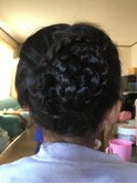 三つ編みでスッキリお団子スタイル