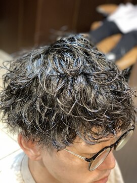 ヘアーモードキクチ 神田日銀通り店 神田ツイストスパイラル