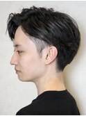 メンズ耳掛けツーブロックアップバングツイストスパイラルパーマ