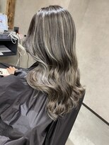 サニー 渋谷(SUNNY)&nbsp;バレイヤージュ、ハイライト、レイヤーロング、グレーベージュ