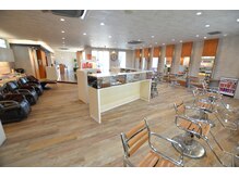 クリームアージュ(cream age)の雰囲気（まるでカフェのようなオシャレな店内に心も弾む☆）