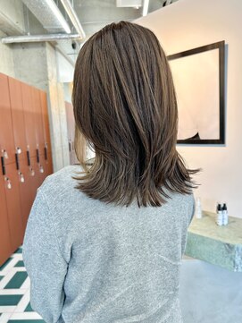 ノエ(noe) ミディアムレイヤー（20代/30代/ベージュ/グレージュ）C103