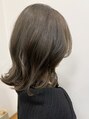 サニー美容室&nbsp;透明感抜群なグレージュカラーが大人気♪外ハネミディで上品に！