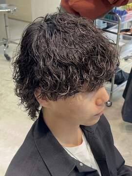 フィフス 天神大名(fifth) 天神大名波巻きスパイラルパーマメンズカットセンターパート30代