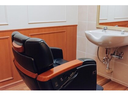 ワイズバーバーギンザラウンジ(Y’s BARBER GINZA LOUNGE)の写真