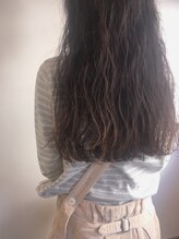 とにかくパサつく。いくらスタイリング剤をつけてもパサパサ広がる。【Image AVEDA丸井吉祥寺店】