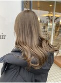オリーブベージュ