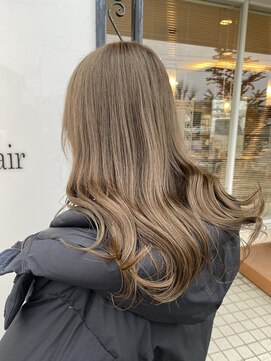 アッシュ アーティスティック スタジオ オブ ヘア(Ash artistic studio of hair) オリーブベージュ