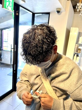 アイズ 海老名(AIZU) 波巻きパーマ ツイストスパイラル刈り上げマッシュツーブロック