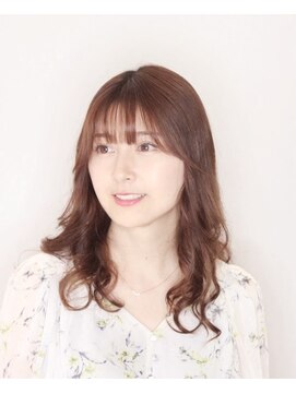 アンベリールフルー(EMBELLIR fleur) フェミニンカールスタイル　３０代４０代５０代　表参道