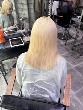 ウム(UMM) ブロンドヘア / 髪質改善トリートメント