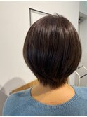 丸みショートで首元すっきり