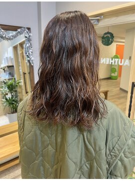 オーセンヘア(AUTHEN.HAIR) (mutsumi.)くしゅくしゅパーマ*セミロングパーマ