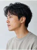 無造作ウェーブの黒髪マッシュショート