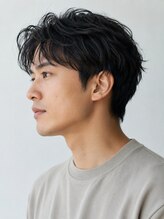グースカ(guusca) 無造作ウェーブの黒髪マッシュショート
