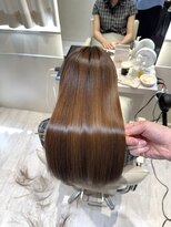 エレノア 四条烏丸店(Eleanor)&nbsp;【山地】雨の日の広がりも自然にまとまる美髪矯正