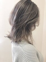 大人女性のためのデザインカラー,今流行りの新技術！白髪ぼかしカラーとは？