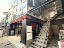 コンフィデンス 吉祥寺(confidence)の雰囲気（吉祥寺駅徒歩１分。中道通りでユニクロ吉祥寺店の隣のビルです。）
