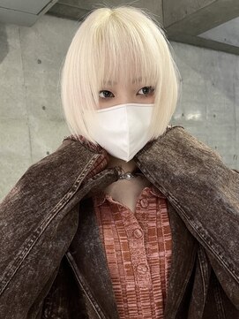 イェッカ パビル(YECCA pabil) 抜きっぱなしホワイトブロンド