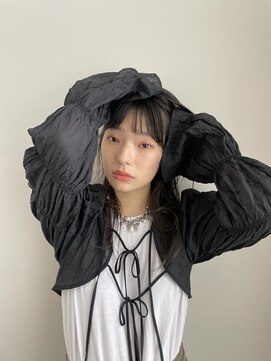 エイチ(811) レイヤーミニウルフチェリーブラウンショート美髪前下がりボブ