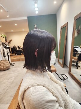 ヨハク(yohak) 顎した切りっぱなしボブ