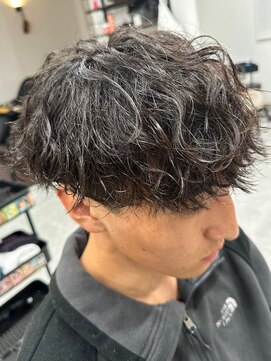 フゥ 宇都宮(FeU) ツイストスパイラルパーマツーブロックツイストパーマメンズヘア