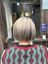 ロナロナ&nbsp;髪質改善ハイトーンセクションカラー切りっぱなしボブ
