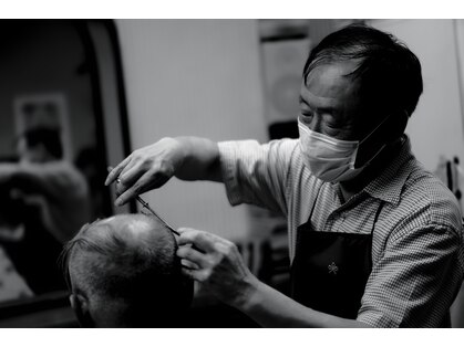 理容 マキノの写真