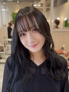 シダ(sida) 2025年 夏トレンド 顔まわり+ダークグレー